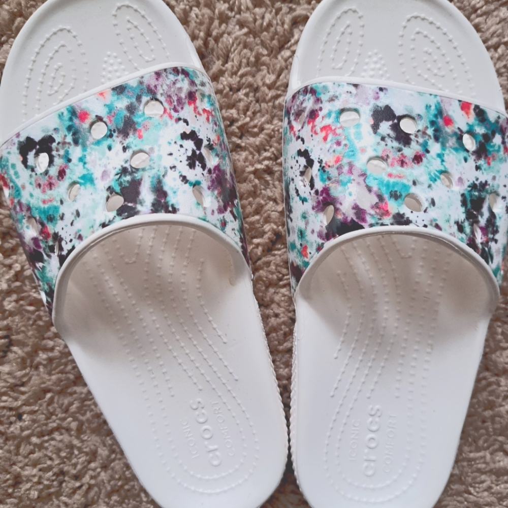 Classic Crocs Tie Dye Graphic Slides